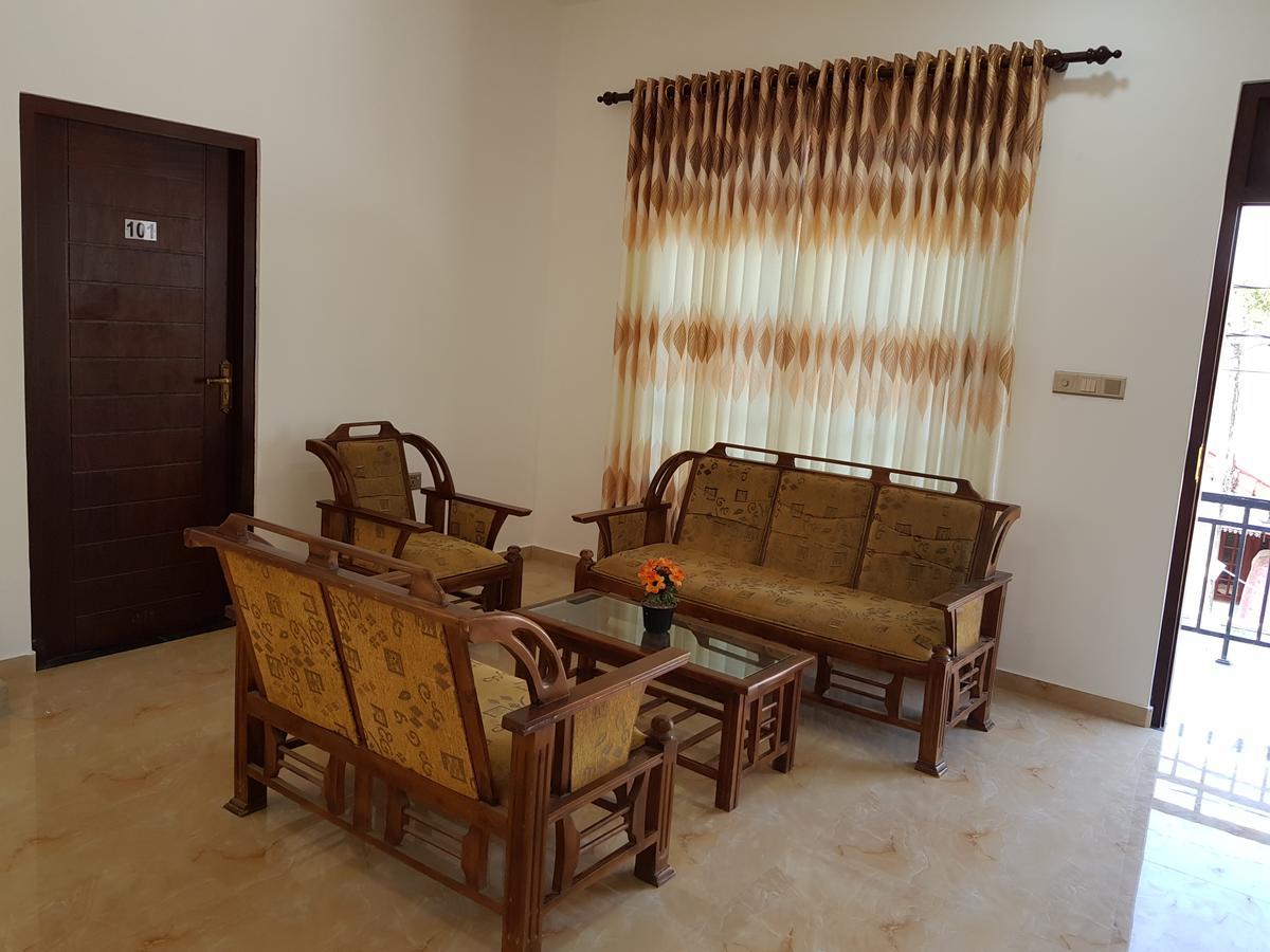 My Whales Guest House Banduramulla Екстериор снимка