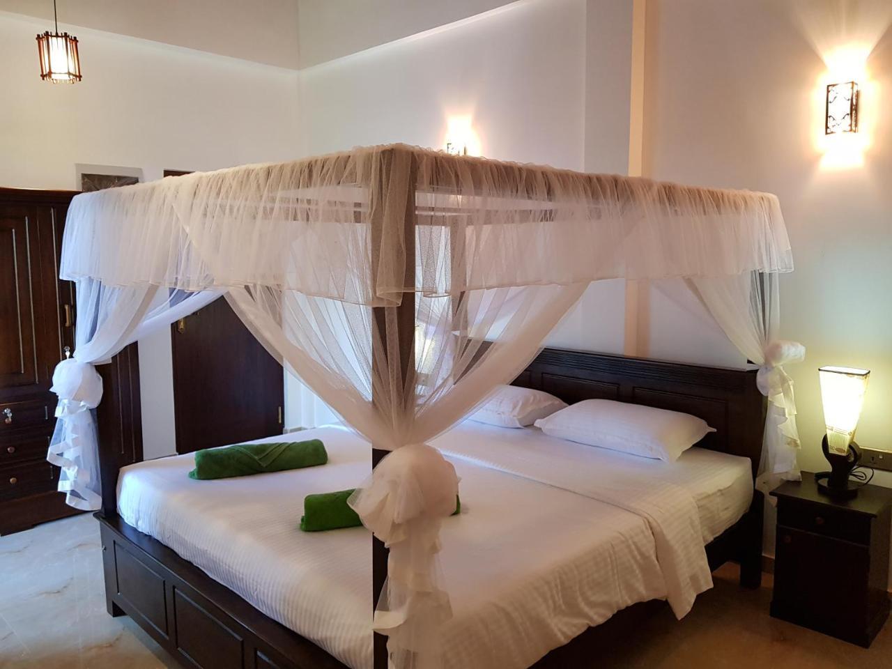 My Whales Guest House Banduramulla Екстериор снимка