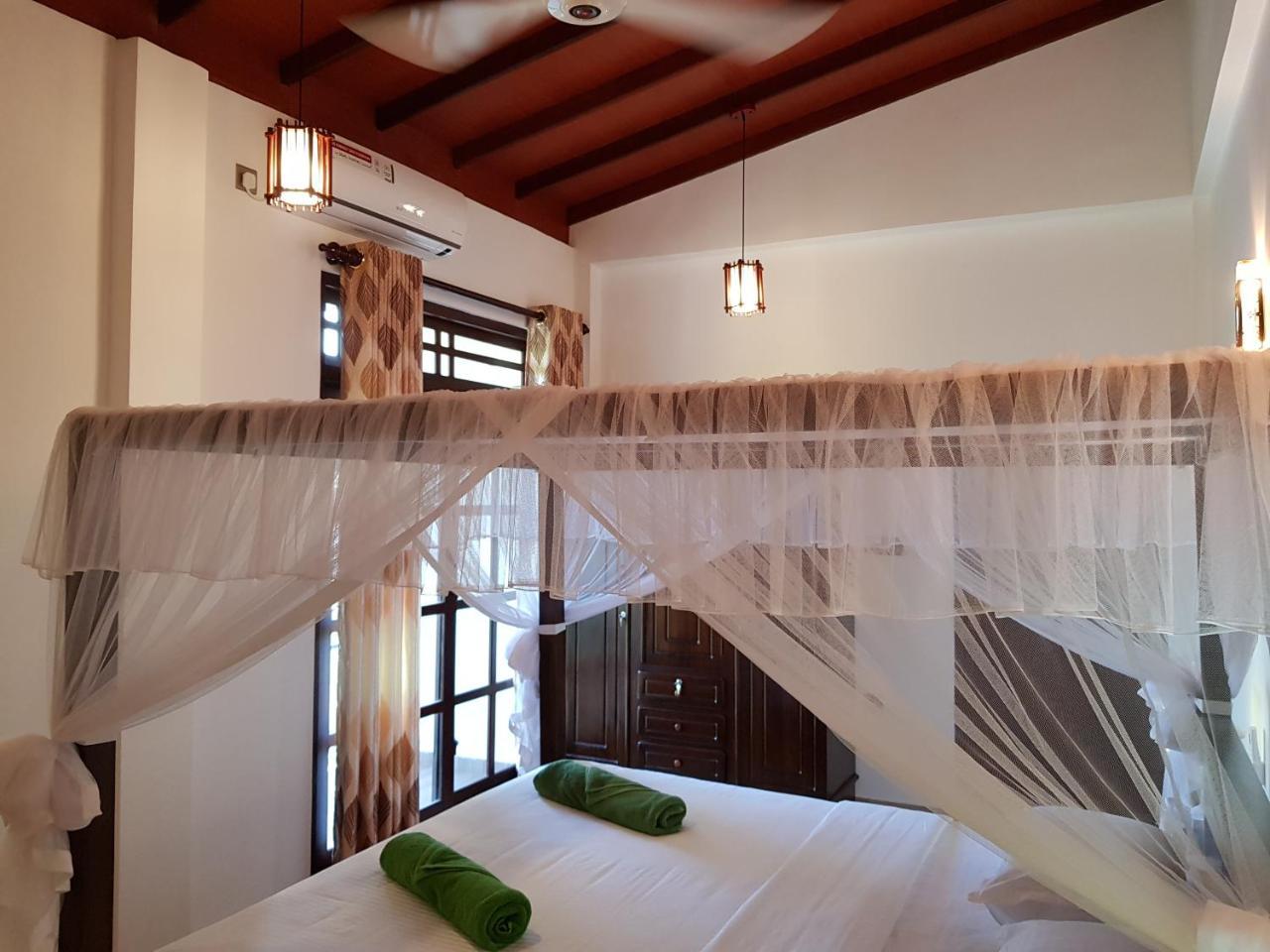 My Whales Guest House Banduramulla Екстериор снимка