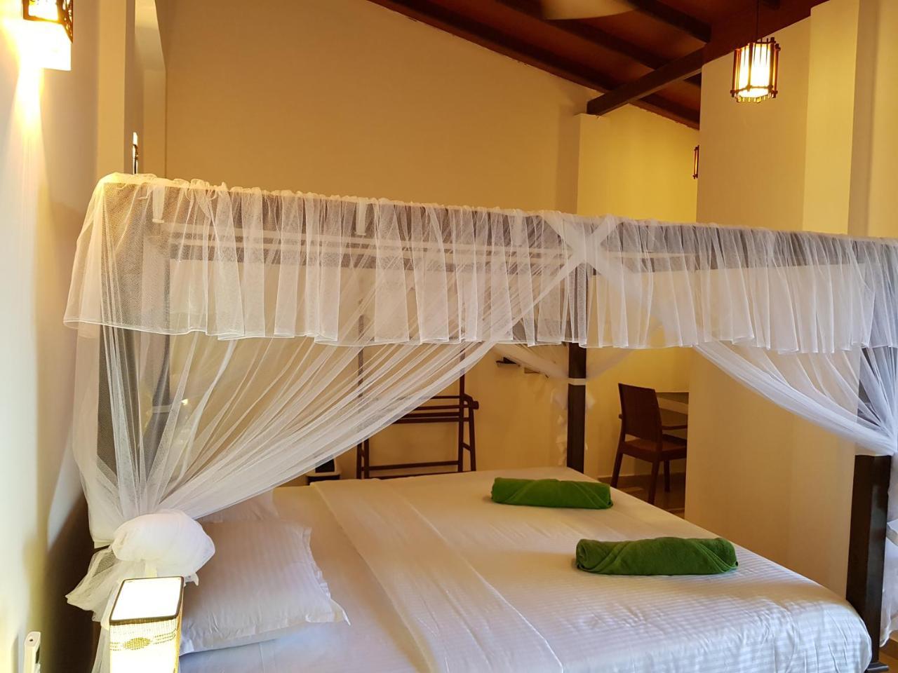 My Whales Guest House Banduramulla Екстериор снимка