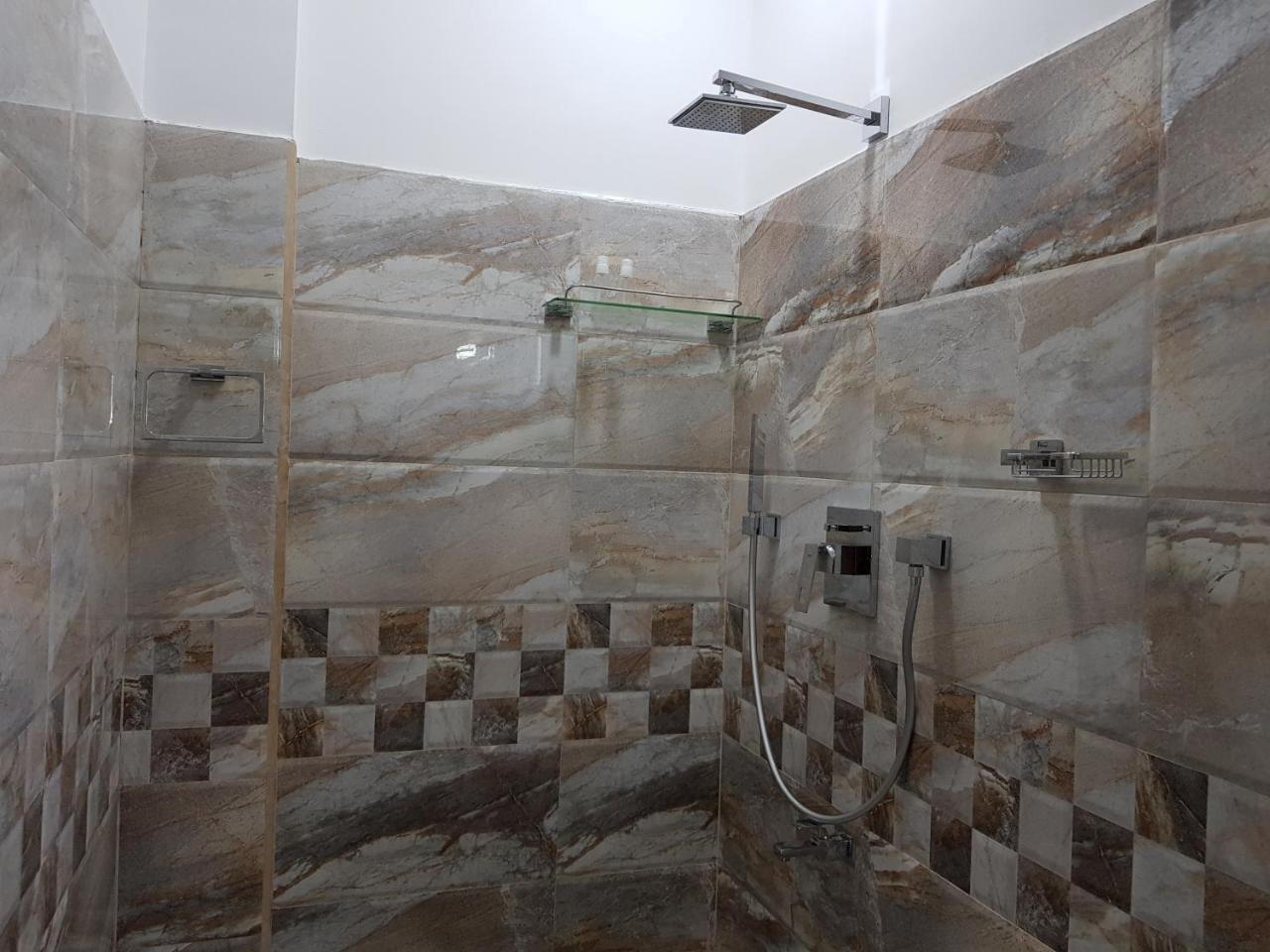 My Whales Guest House Banduramulla Екстериор снимка