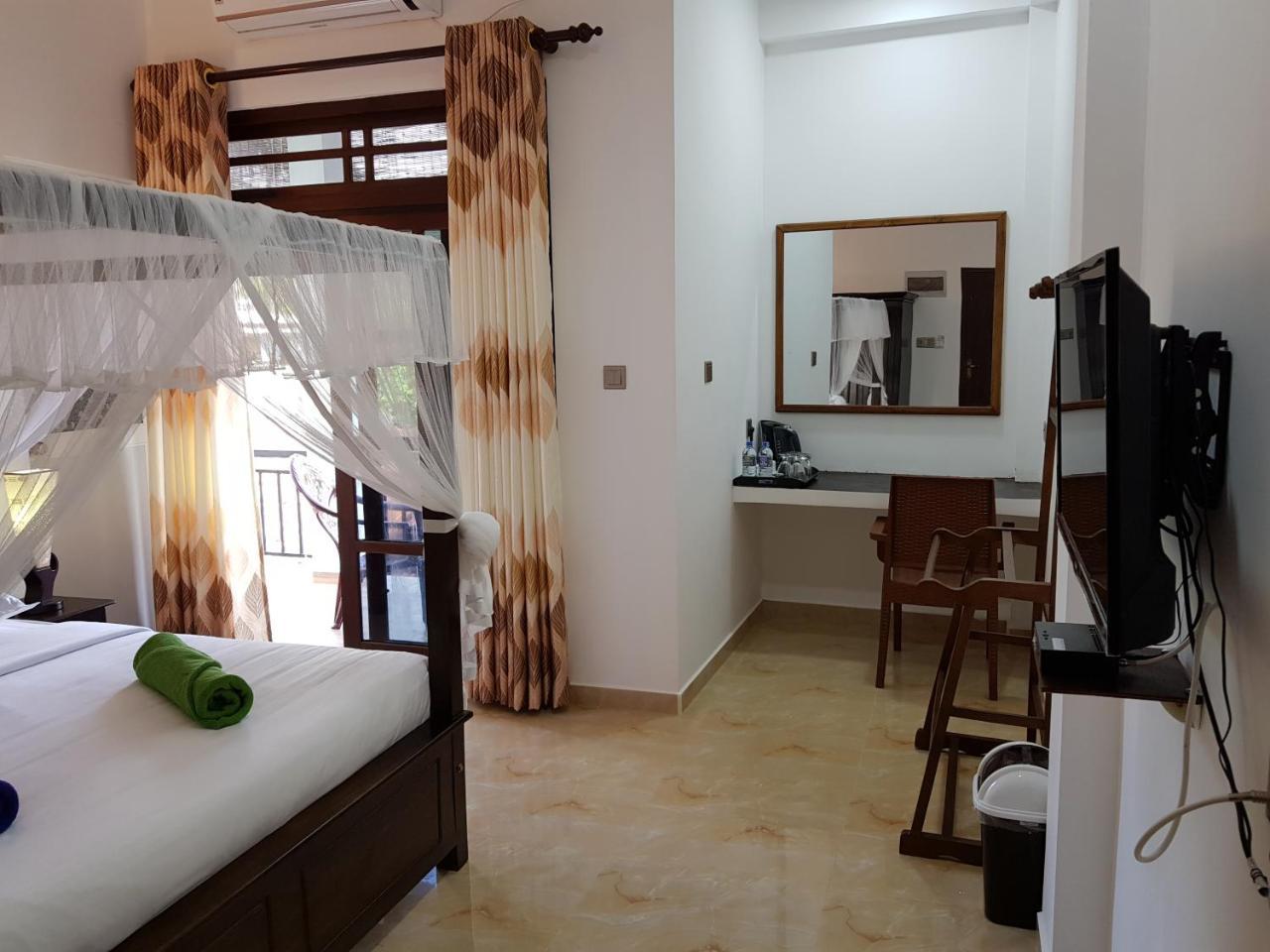 My Whales Guest House Banduramulla Екстериор снимка
