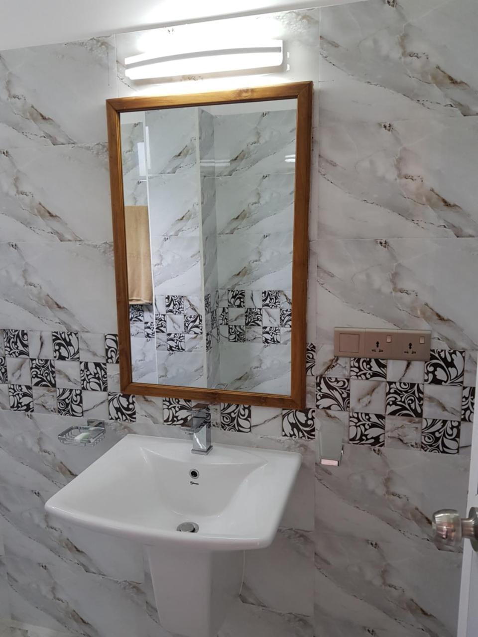 My Whales Guest House Banduramulla Екстериор снимка