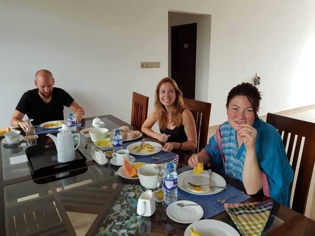 My Whales Guest House Banduramulla Екстериор снимка